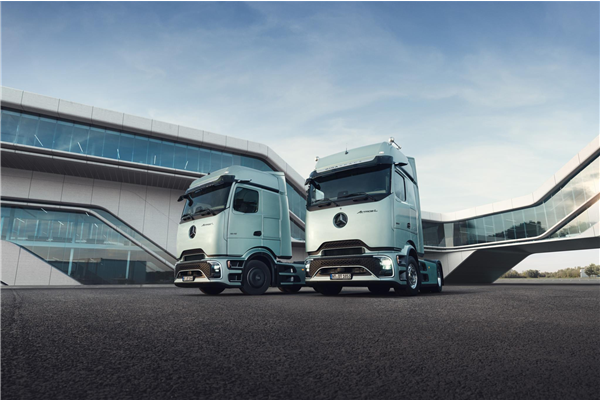 MC Rental signs up for the future with purchase of 100 Mercedes-Benz Actros L ProCabins