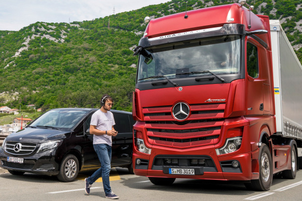 Mercedes-Benz Actros Awarded Five-Star Euro NCAP Safer Truck Rating