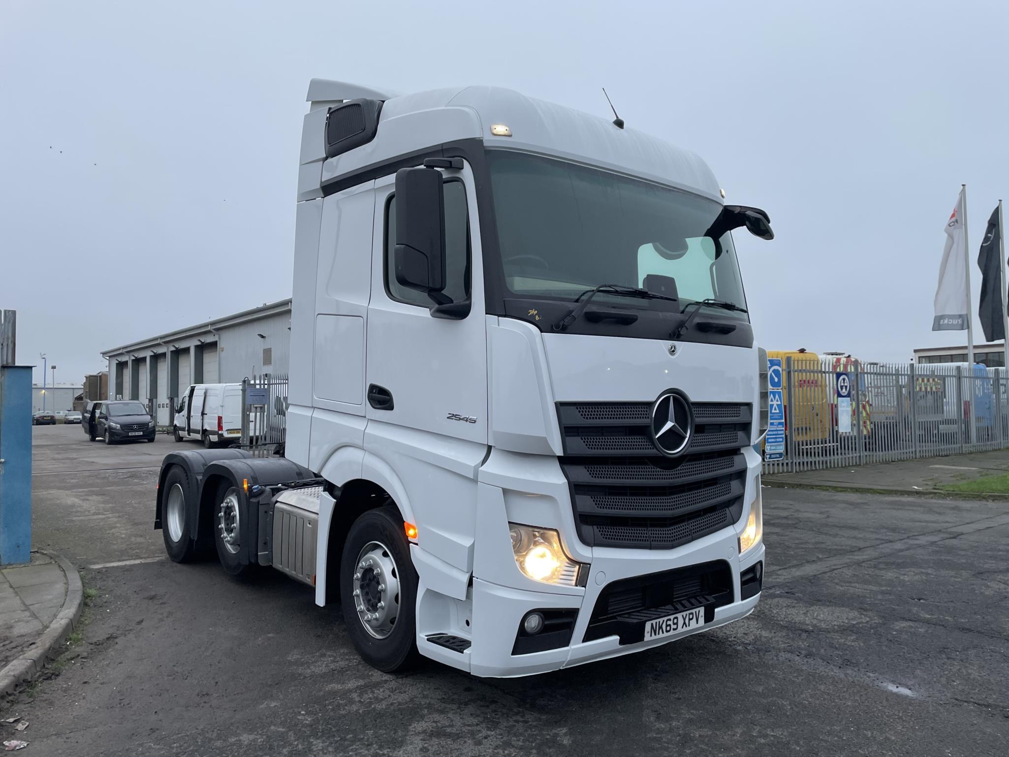 Mercedes-Benz Actros Streamspace 2545LS Tractor unit