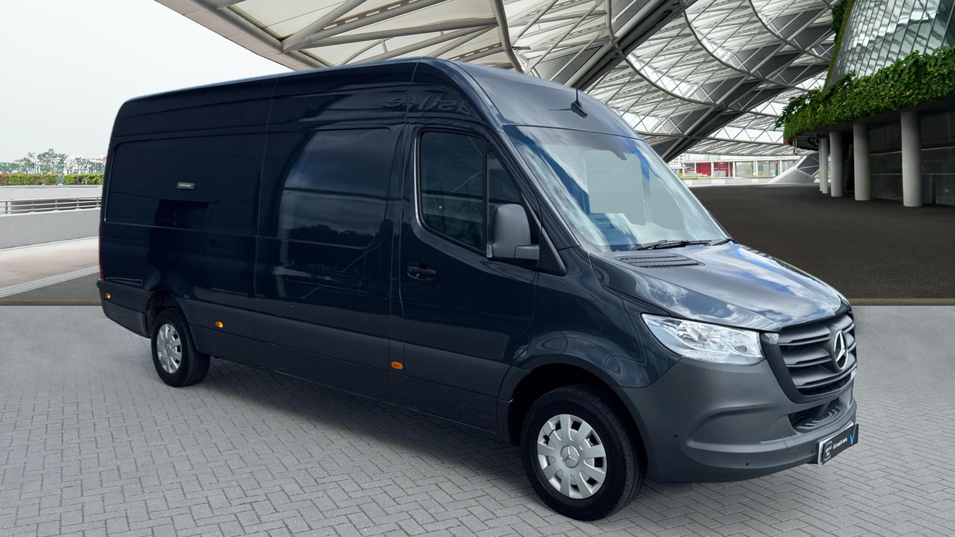 Mercedes-Benz Sprinter 317CDI RWD Premium Medium Van