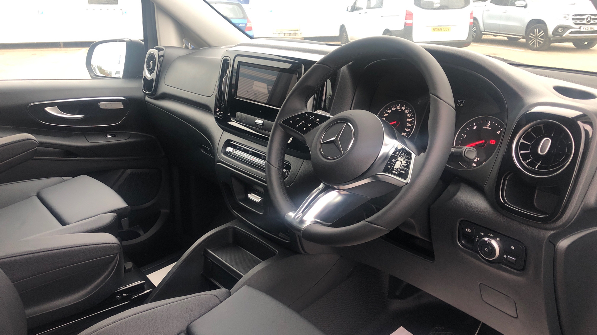 Brand New Mercedes-Benz Vito 119 Sport Crew van Long Van Image 13