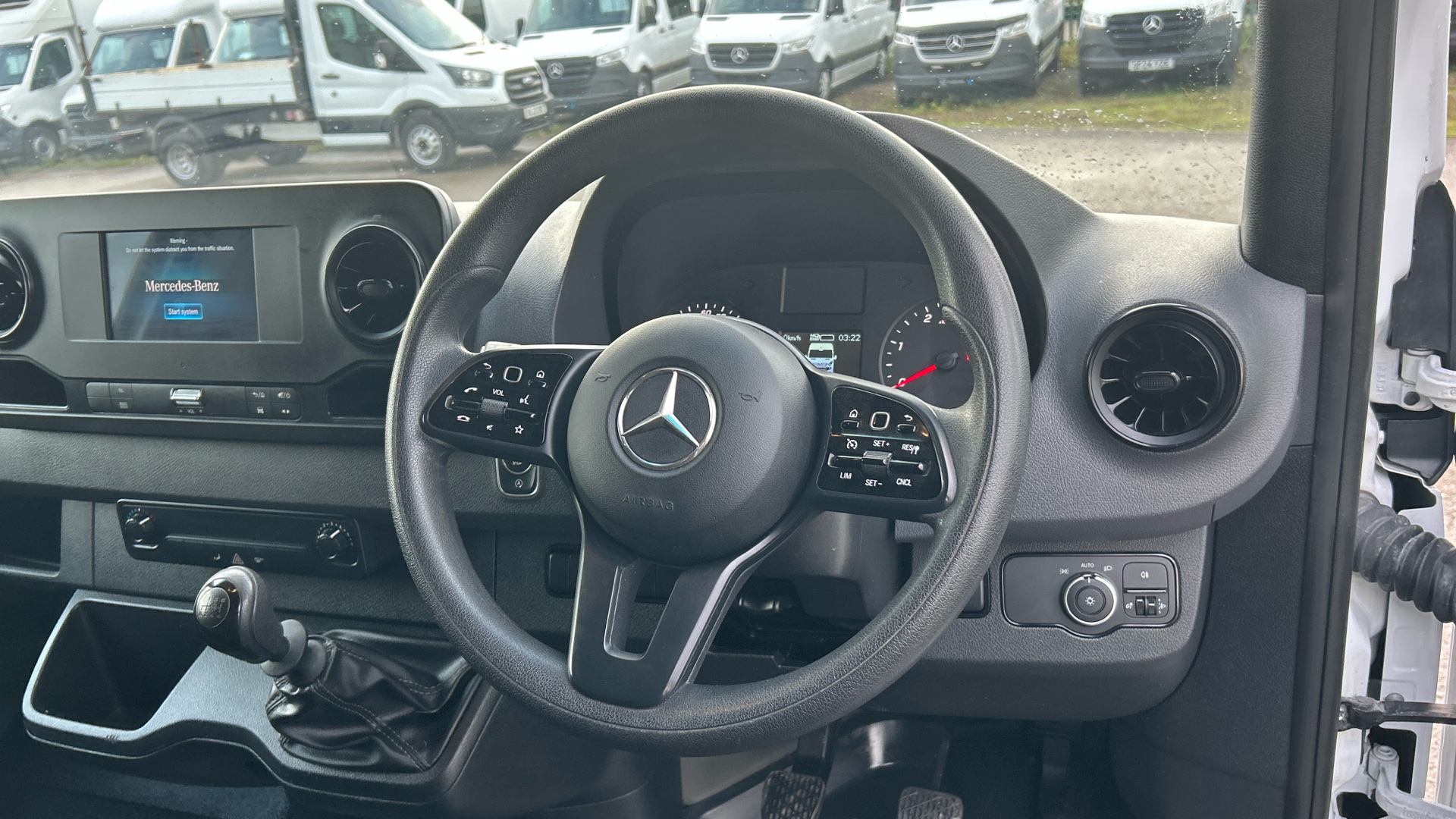 Mercedes-Benz 315 CDI Progressive RWD Long Image 16