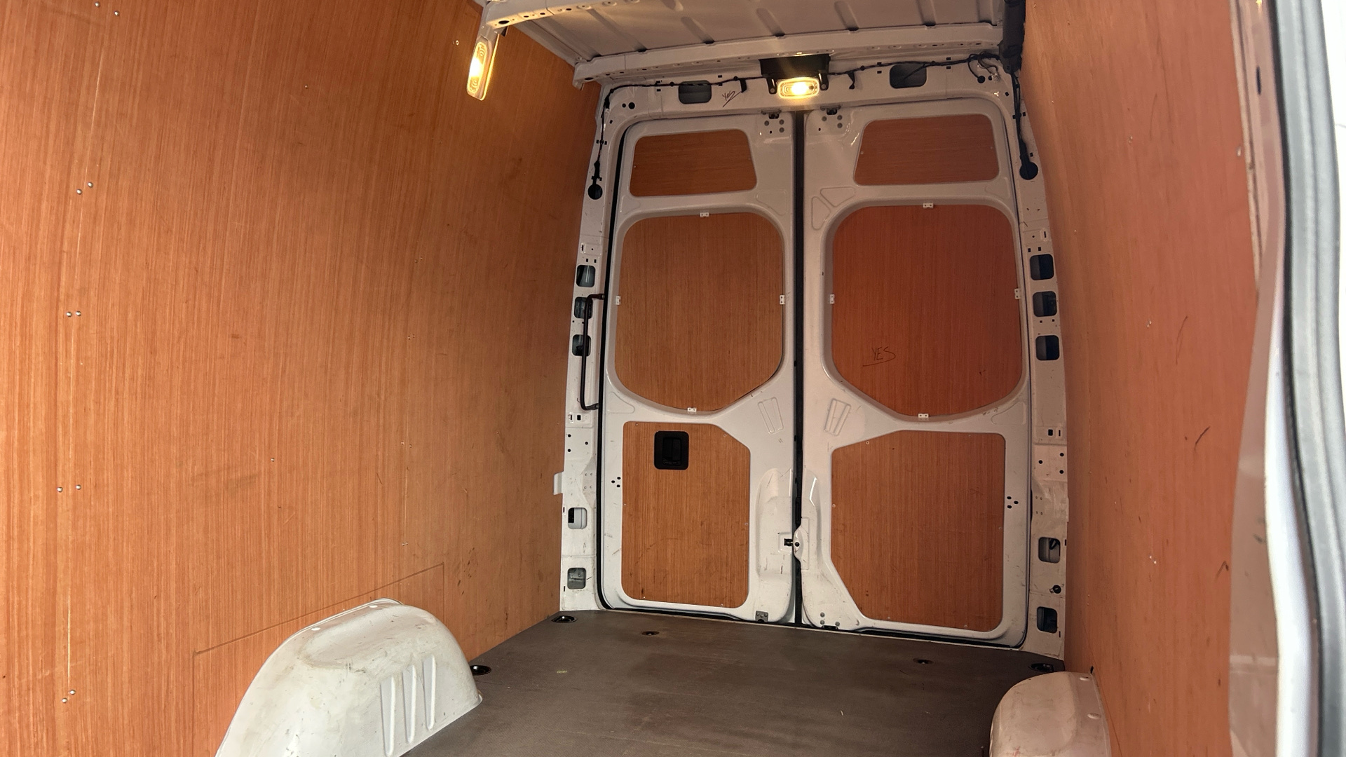 Mercedes-Benz 315 CDI Progressive RWD Long Image 25