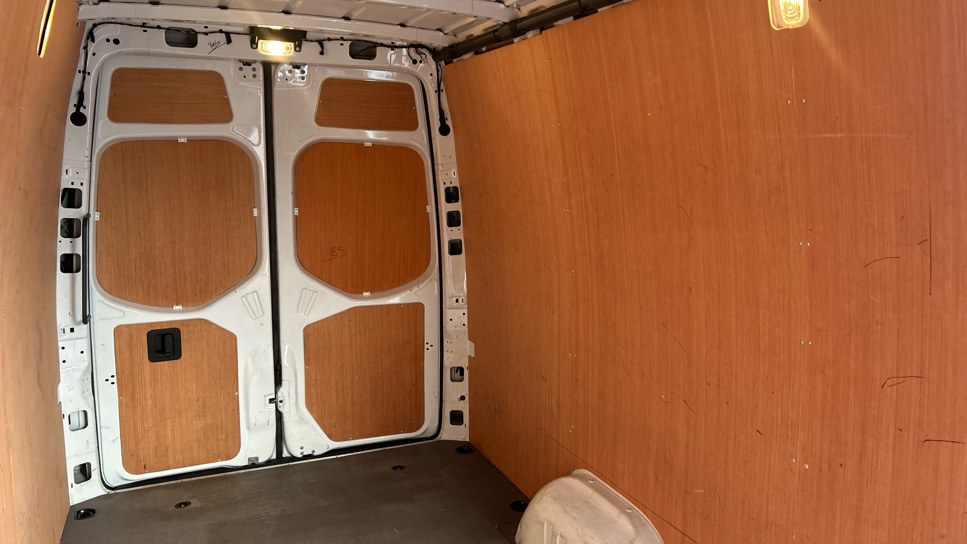 Mercedes-Benz 315 CDI Progressive RWD Long Image 26