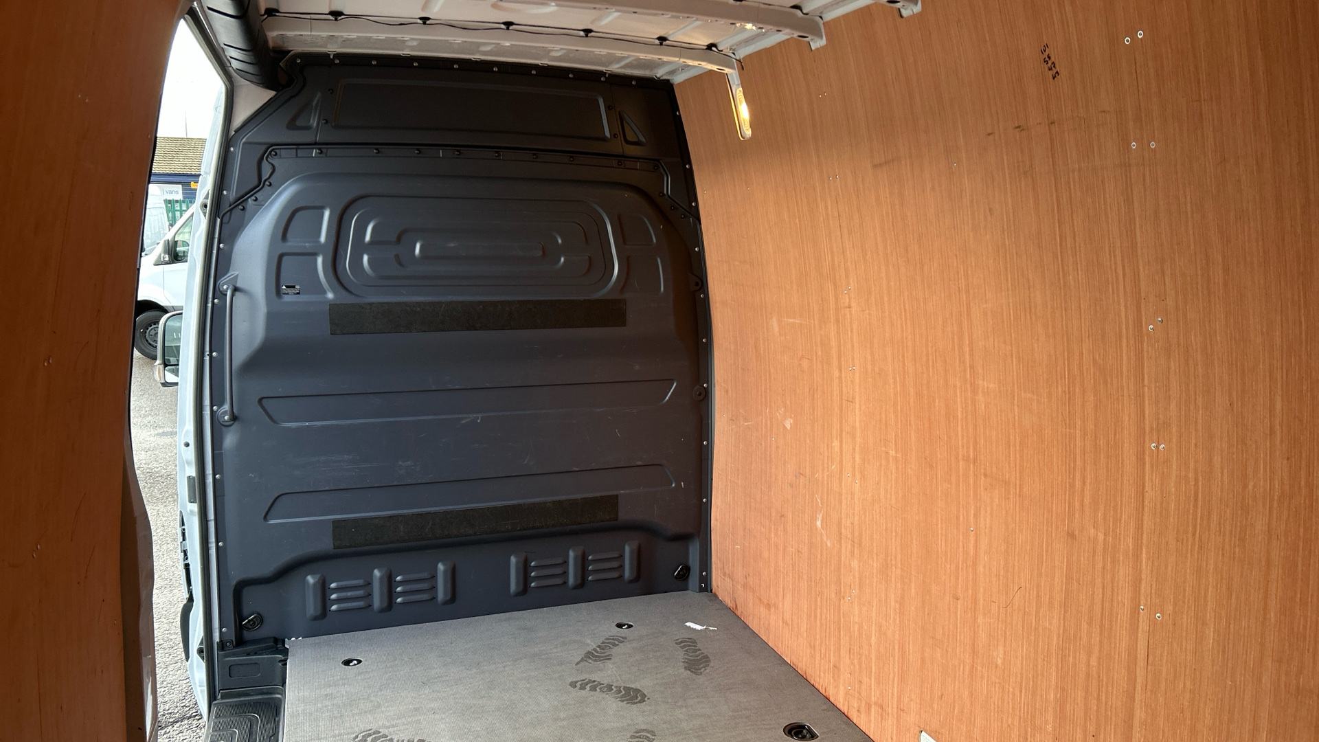 Mercedes-Benz 315 CDI Progressive RWD Long Image 28