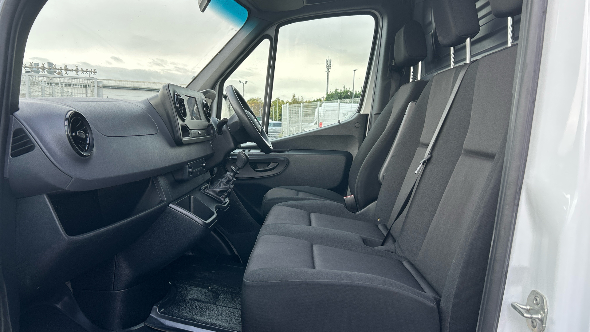 Mercedes-Benz 315 CDI Progressive RWD Long Image 32