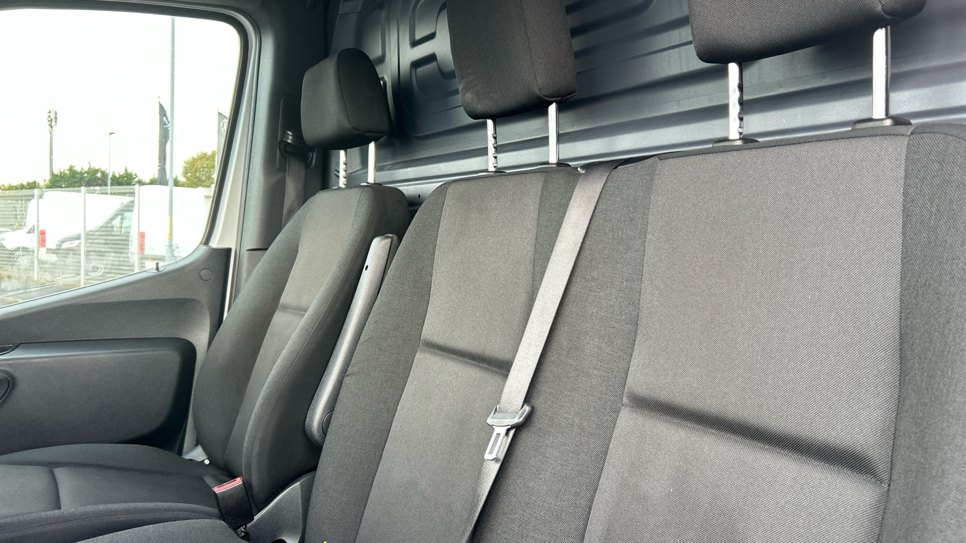 Mercedes-Benz 315 CDI Progressive RWD Long Image 33