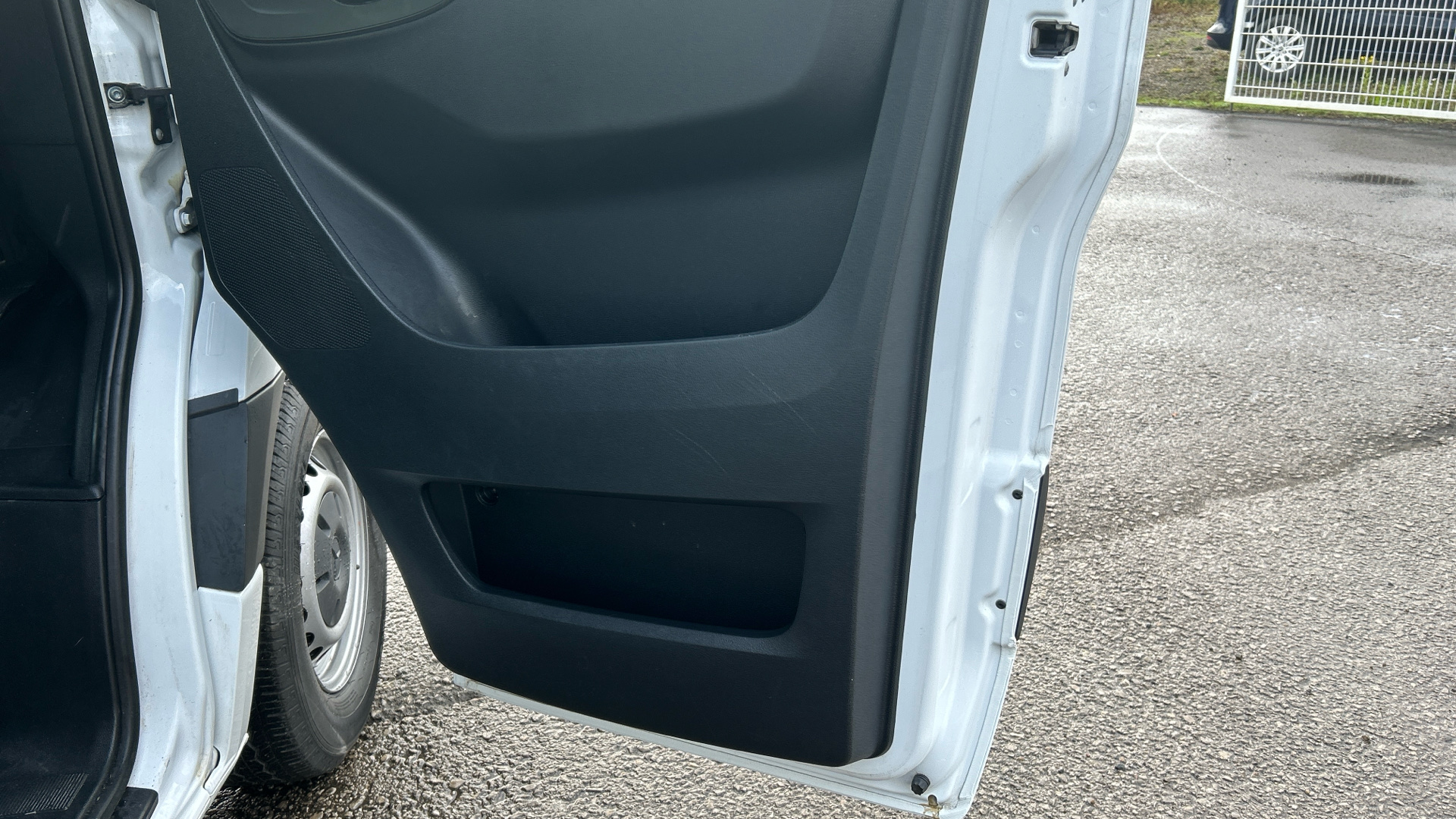 Mercedes-Benz 315 CDI Progressive RWD Long Image 34