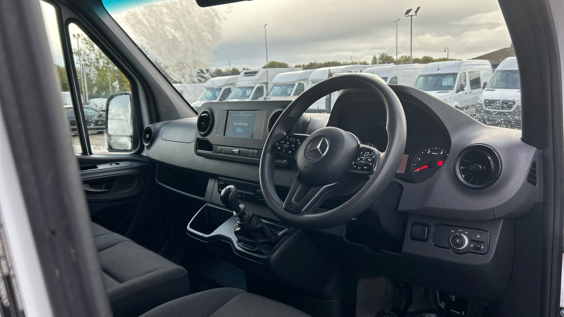 Mercedes-Benz 315 CDI Progressive RWD Long Image 35