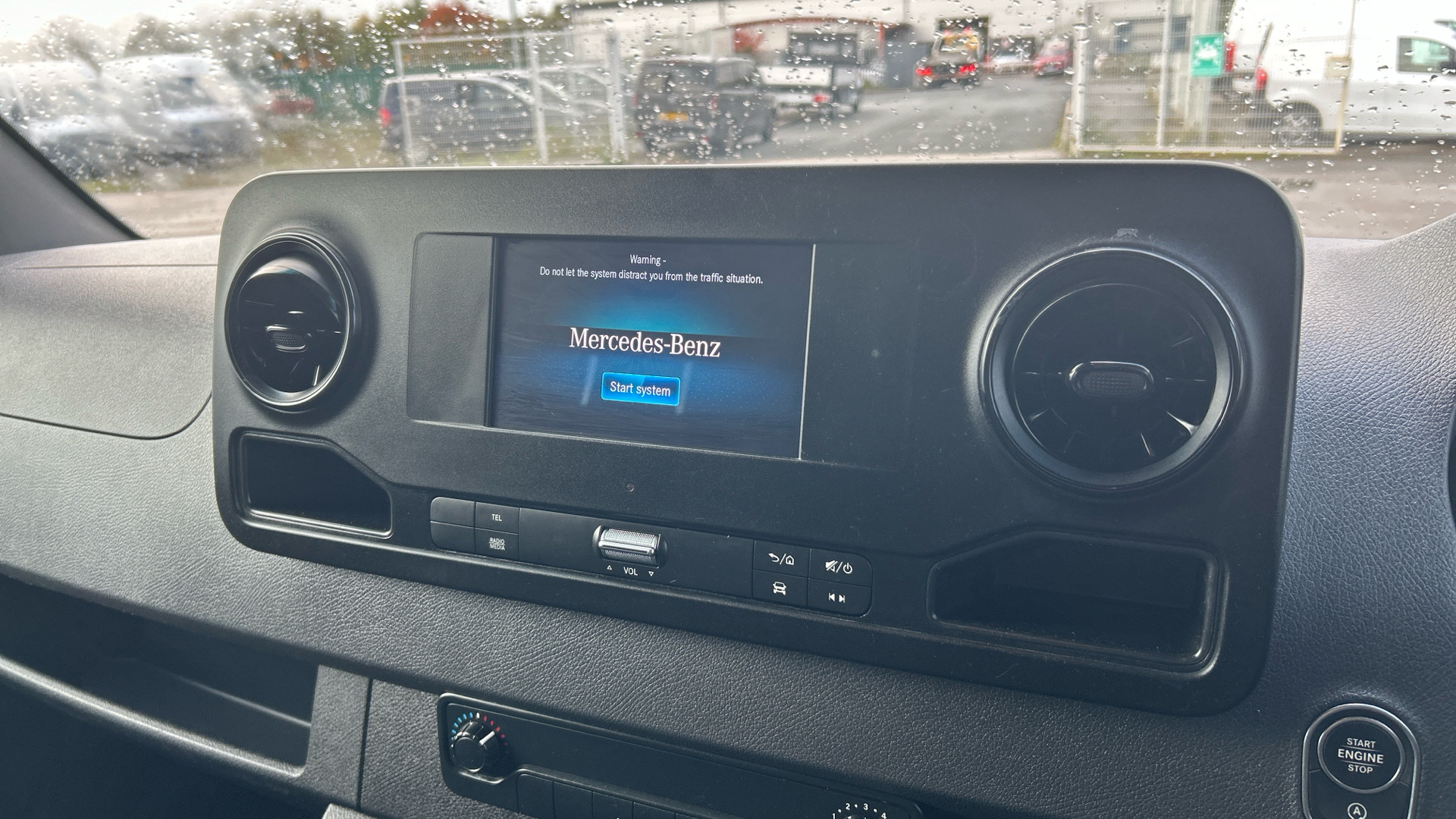 Mercedes-Benz 315 CDI Progressive RWD Long Image 37