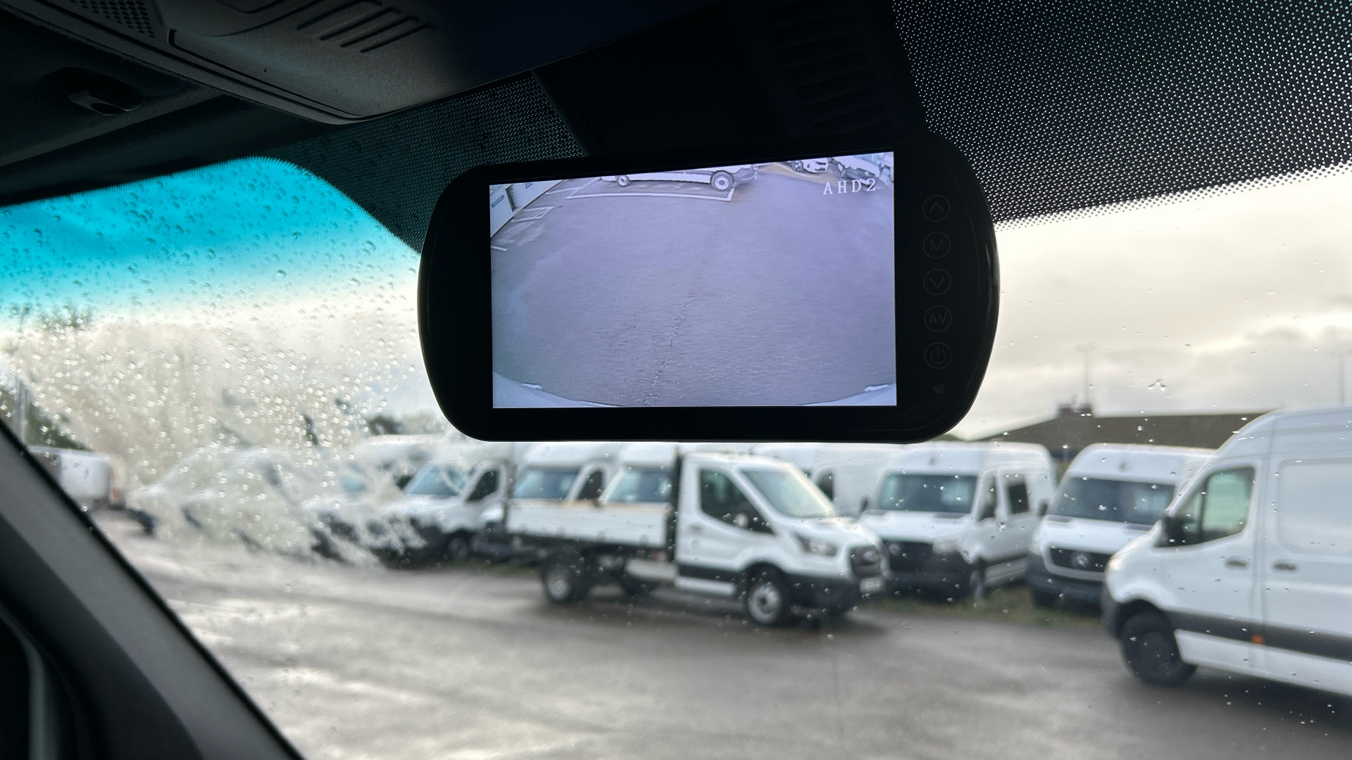 Mercedes-Benz 315 CDI Progressive RWD Long Image 39