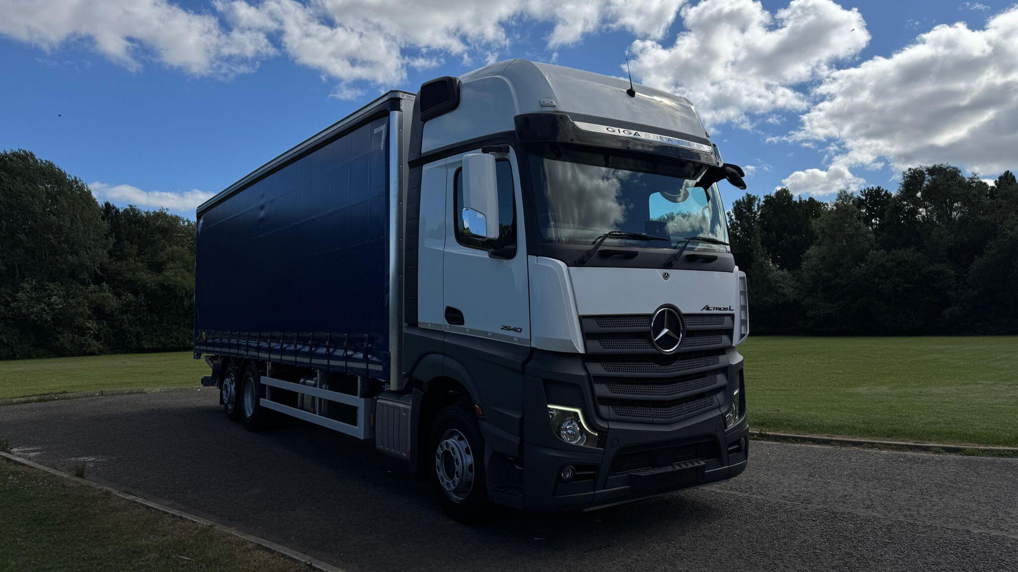 2540 L GigaSpace Curtainside