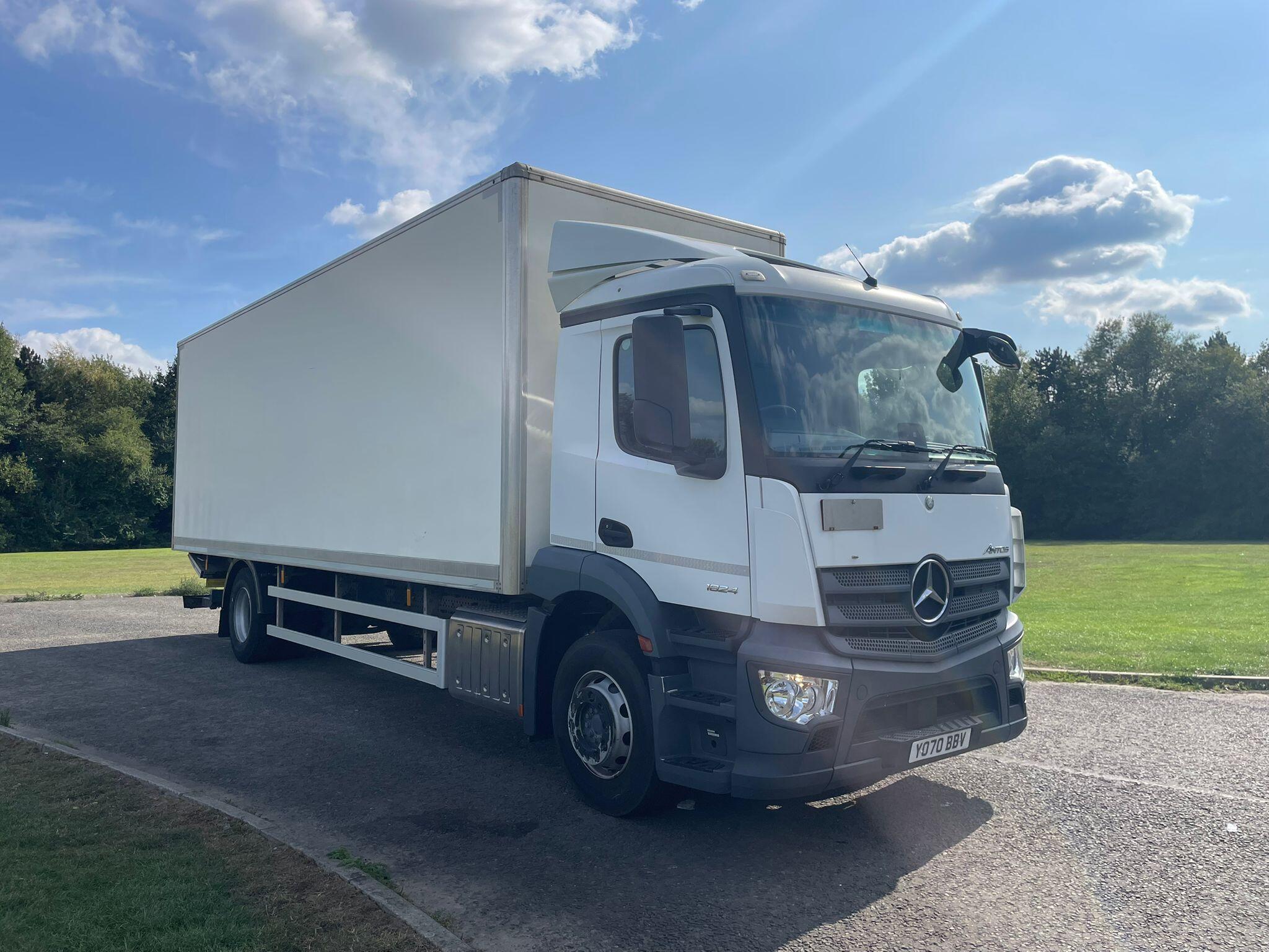 18T GRP Box with Column Taillift